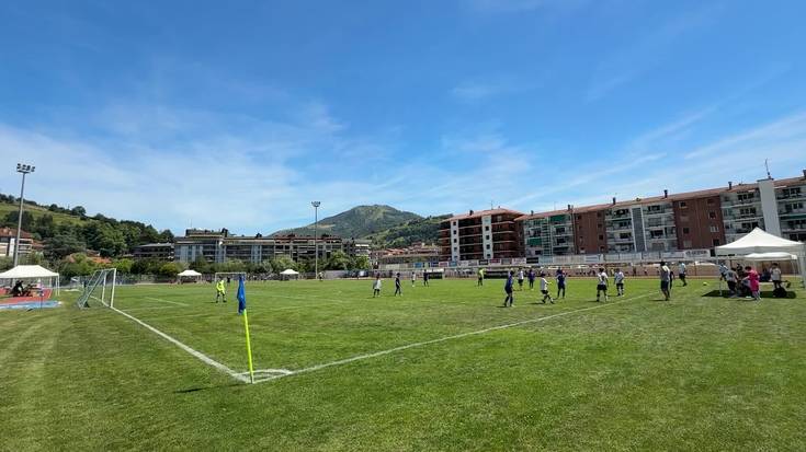 Urtzi Gurrutxagaren omenezko XI. futbol torneoa jokatu dute
