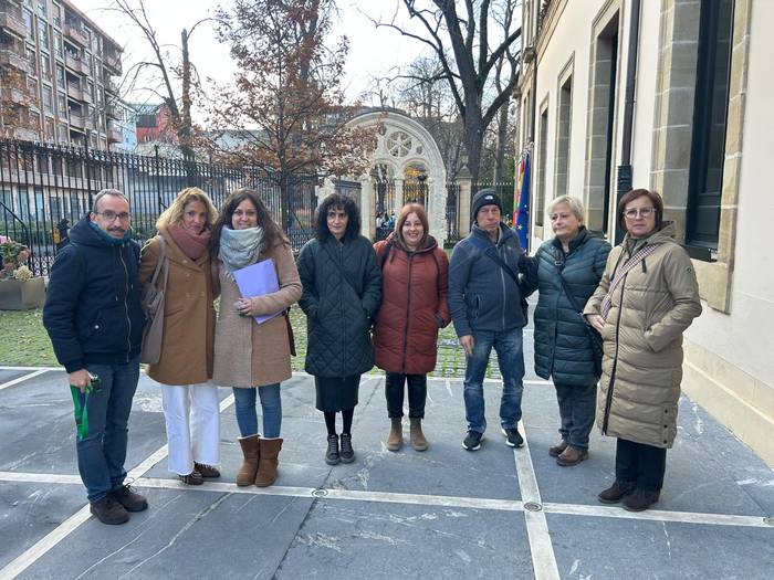 Zerbitzu murrizketen beldurra eta Asuncion Klinikako langileen etorkizuna airean