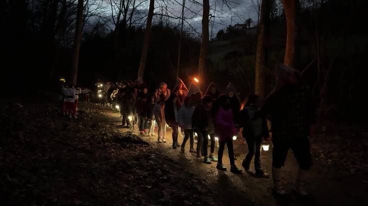 Basoa zeharkatu behar izan dute haurrek Olentzero eta Mari Domingi ezagutzeko