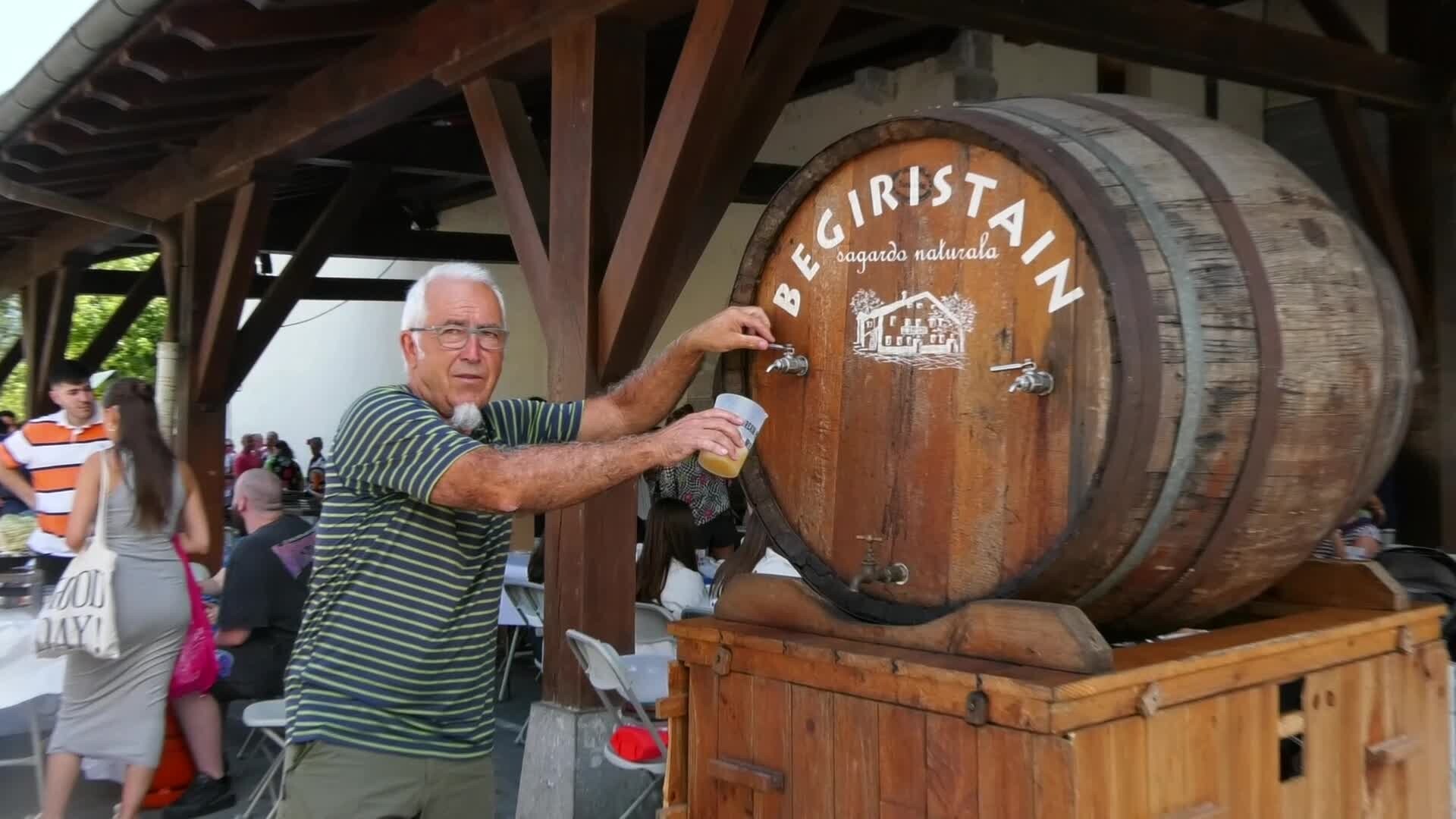 Giro paregabean egin zuten bazkaria herriko kuadrilek