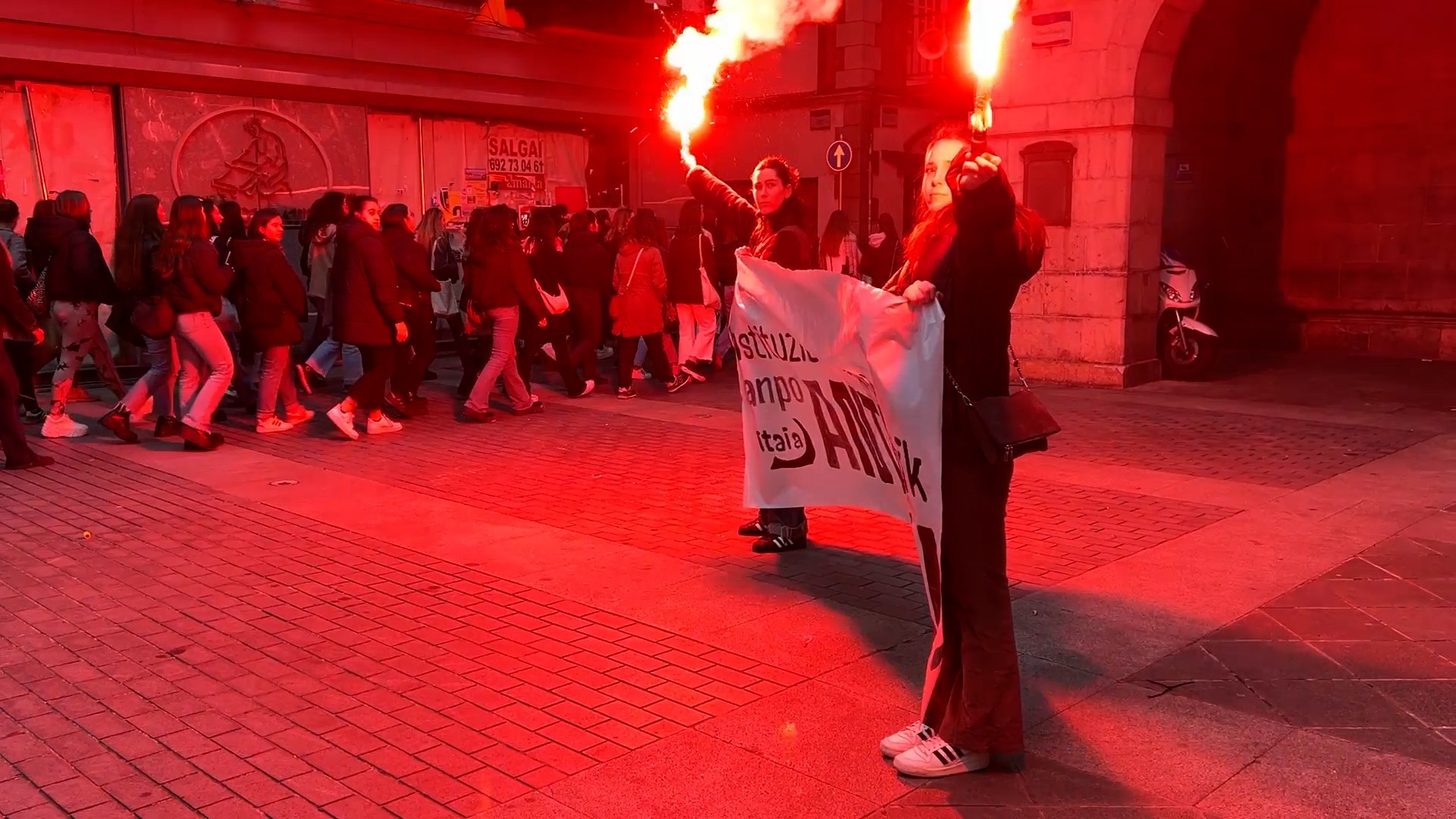 Tolosaldeko Itaia kalera atera da emakume langileen alde