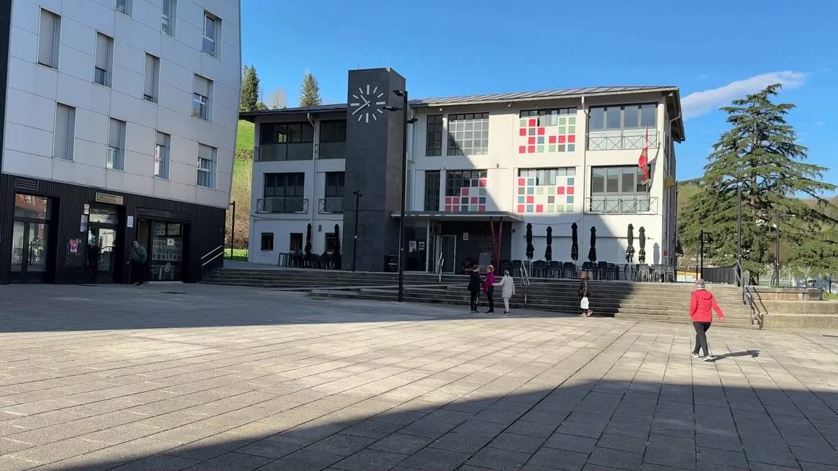 "Maiatza saltsan" antolatzeko mahai-kultural irekia egingo dute ostegunean