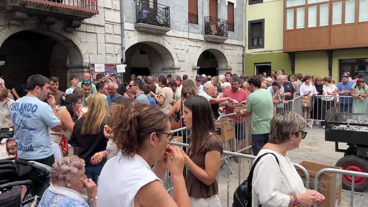 Sardinak, sagardoa eta txistorra konbinazio paregabea jai giroaz gozatzeko