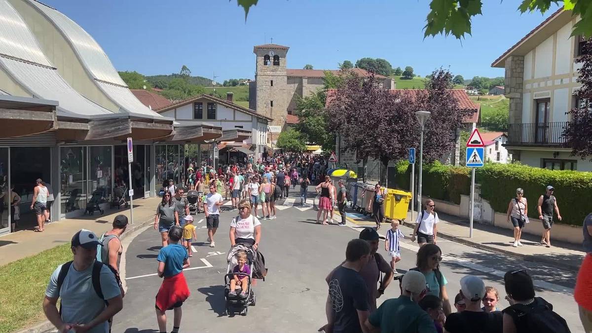 Eskola Txikien Festa jendetsua ospatu dute Zizurkilen, eta Alkizari pasatu diote lekukoa - Tolosaldea | 28kanala
