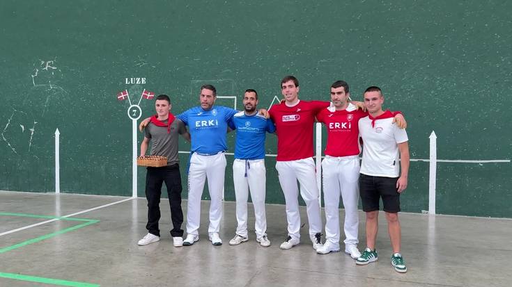 Frontoia jendez gainezka San Martin eguneko Bertso Pilota Jaialdian