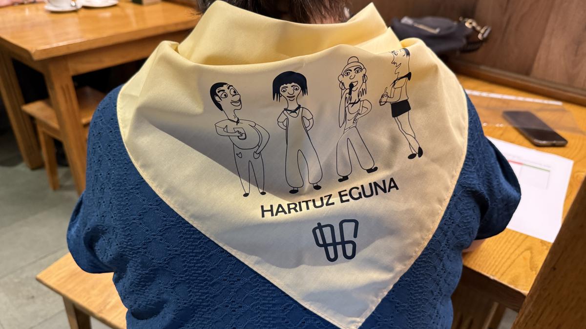 Harituz eguneko bertso poteoa iruditan