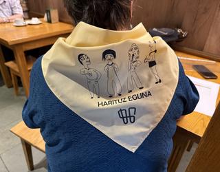 Harituz eguneko bertso poteoa iruditan