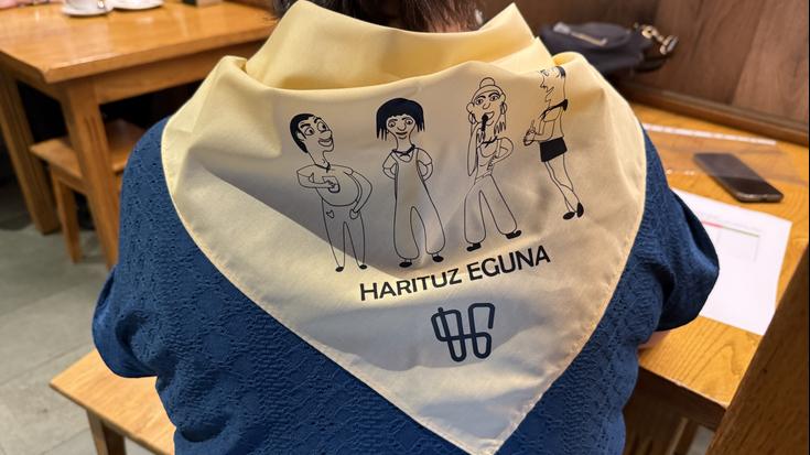 Harituz eguneko bertso poteoa iruditan