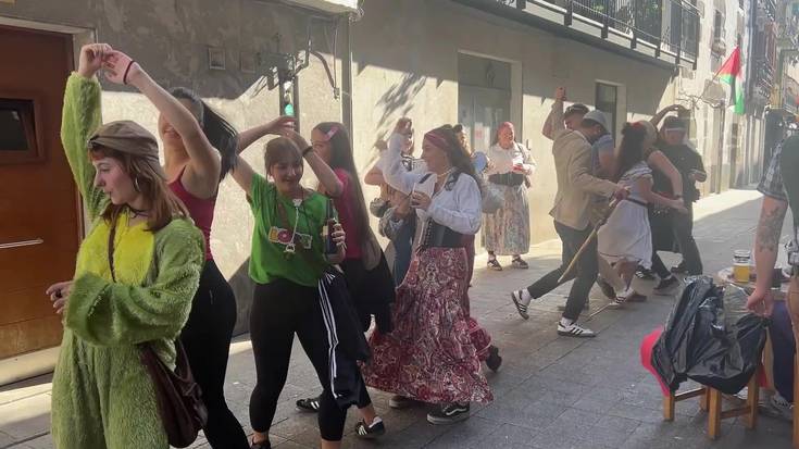 Mozorrotuta irten dira kalera