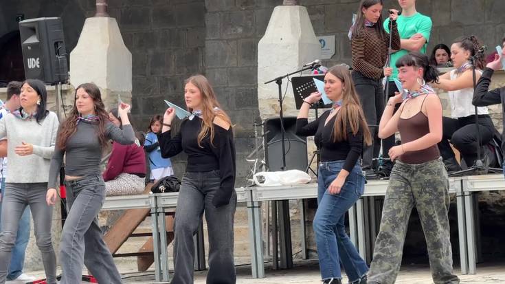 Erronkak eta trikipoteoa giroa berotzeko