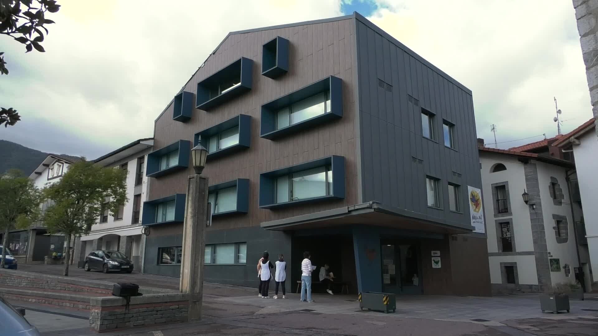Alkizako Herri Eskola, herria bizirik mantentzen duen altxorra