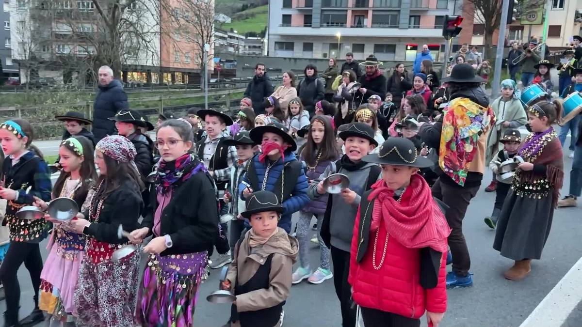 Anoeta eta Irura kaldereroen abestiekin alaitu dituzte