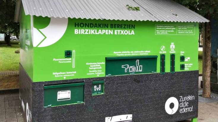 Birziklatutako kafe kapsulekin berritu dute hondakin arriskutsuen etxola