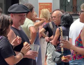Giro bikaina Leaburuko txakolin dastaketan eta apar festan