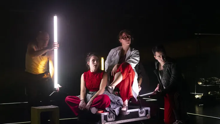 "Nor naizen  baneki" antzezlana taularatuko da igandean  Villabonako Gurea Antzokian