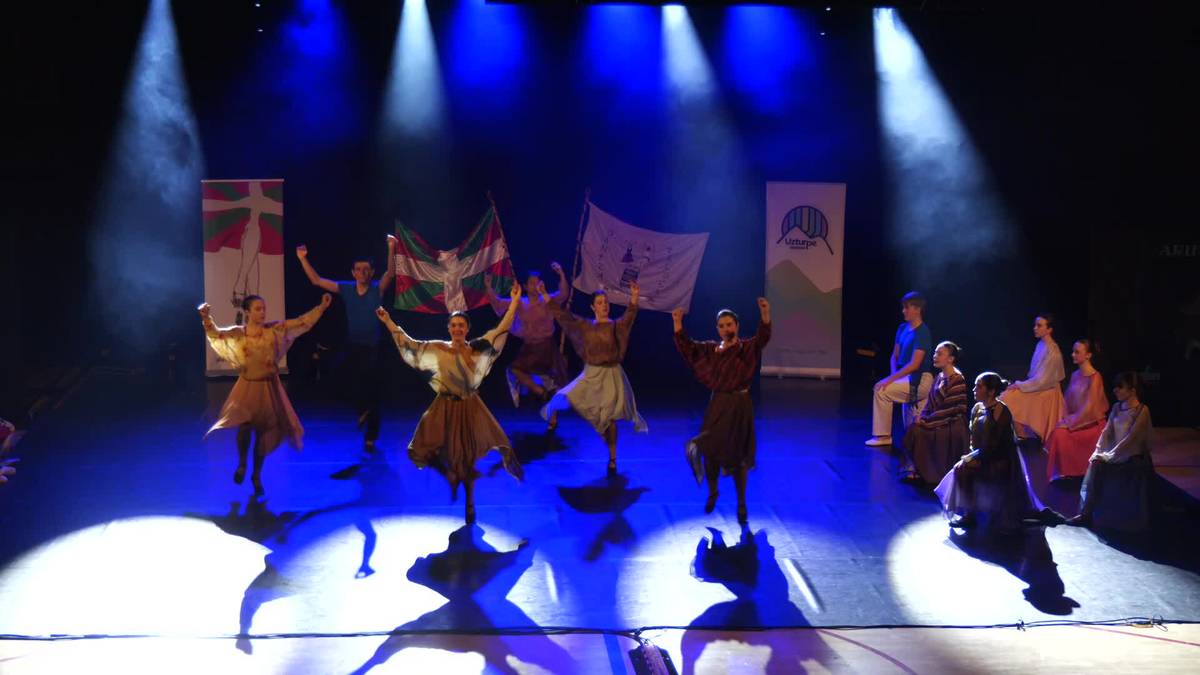 Alurr dantza taldearen "Orpo, Punta, Ttak!" emanaldia