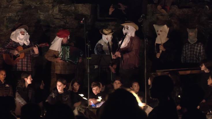 Antzerkia, dantza eta musika Gau Beltza ospatzeko