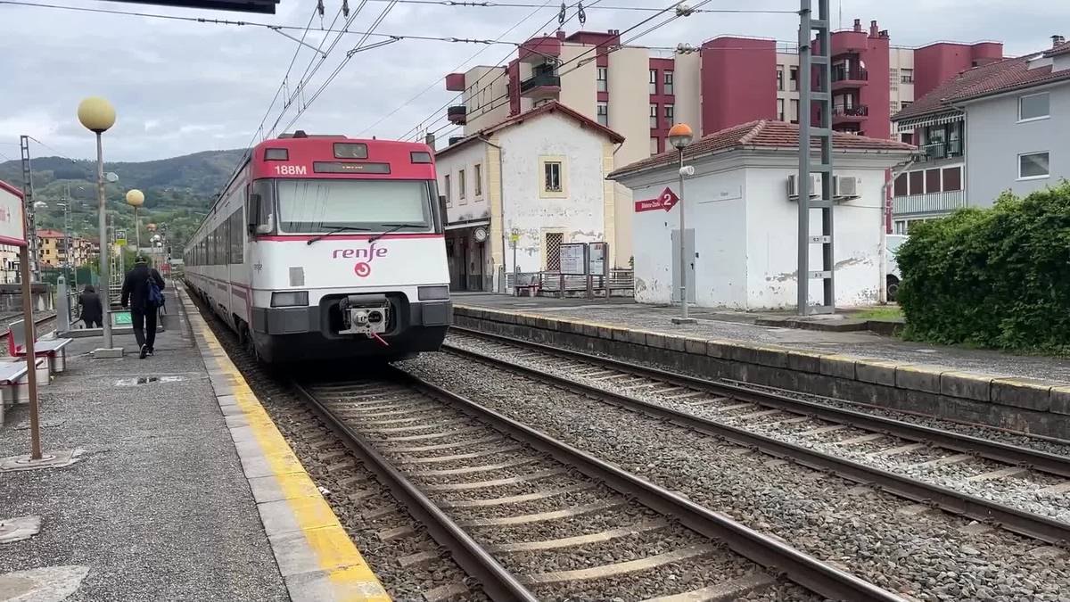 Tren eta autobus bidezko zerbitzu konbinatua eskainiko du Renfek uda eta udazkenean trenbide mozketak direla eta