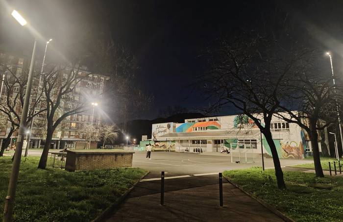 Argi berriak jarri ditu Udalak Arroako plazan