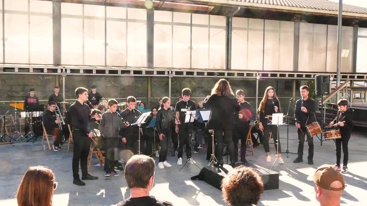 Loatzo Musika Eskolako banda