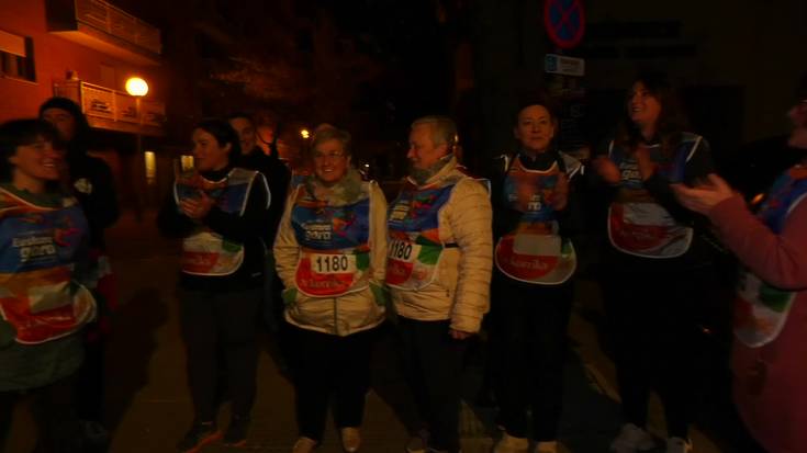 Maixux Zugarramurdi eta familiakideak Korrikaren abestia kantatzen