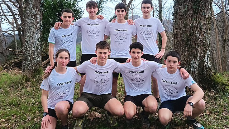 Mendian Korri Eskolak korrikalari taldea aurkeztu du