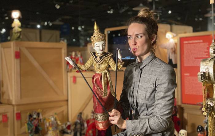 Bisita gidatu antzeztua