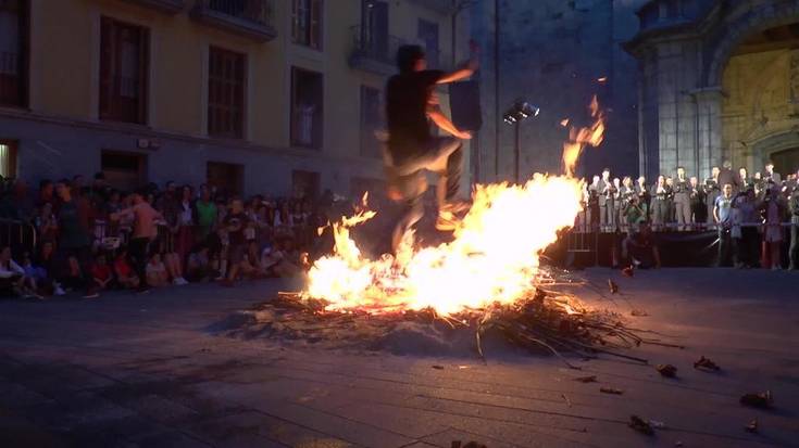 Beste urte batez San Joan su jendetsua ospatu da