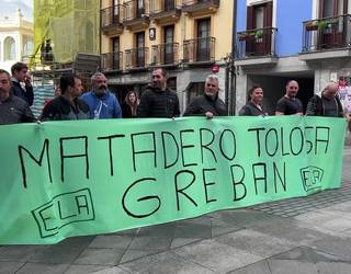 Tolosako hiltegiko langileak gestio egokia eskatu diote Tolosako Hiltegia Mankomunitateari