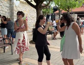 Adunak festen ataria ospatu du sagardo dastaketa eta txekor-janarekin