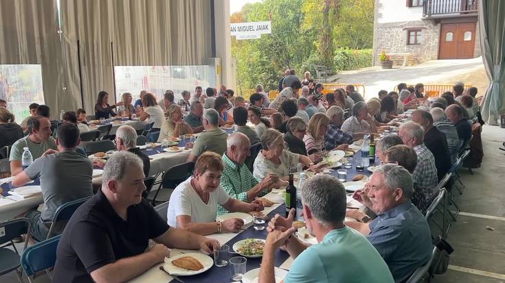 Aldaban giro ederrean ospatu dituzte festak