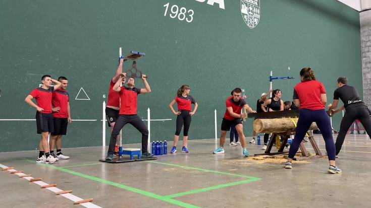 Amasako eta Segurako gazteen arteko herri kirolak egin dituzte