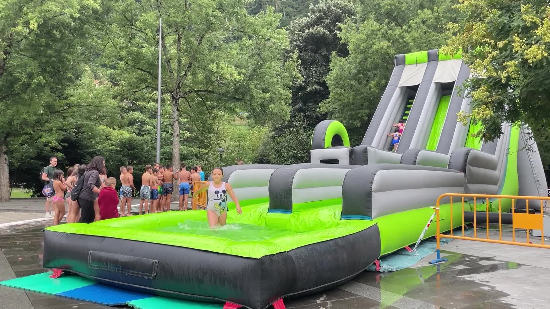 Gaurko antolatuta zegoen ur parkea, astebete atzeratuko da
