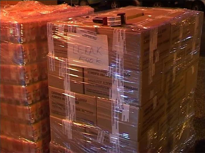 Bolondresak behar dira Saharara bidaltzeko produktuak kamioiean kargatzeko
