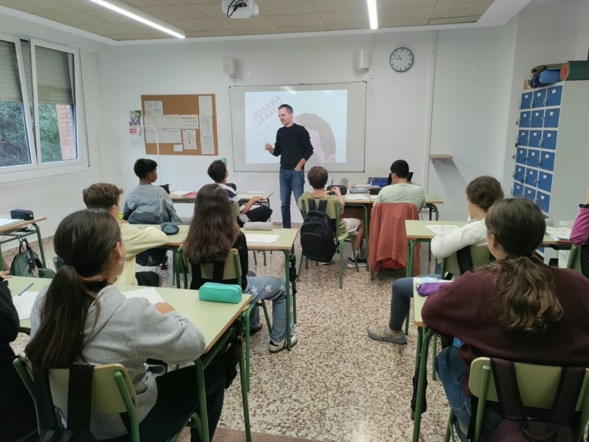 Joseba Larratxe ‘Josevisky’ komikilariak tailerra eskaini du Uzturpe ikastolan