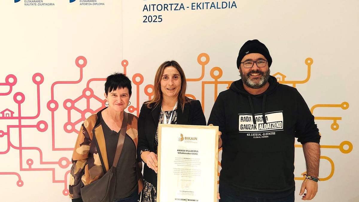 Udalak Bikain ziurtagiria eskuratu du euskararen kudeaketan egindako lanagatik