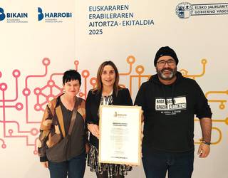 Udalak Bikain ziurtagiria eskuratu du euskararen kudeaketan egindako lanagatik