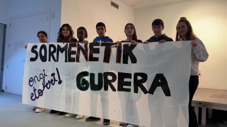 Aitor Bedia 'Añube' taldeko abeslaria elkarrizketatuko dute Ikaztegietako gazteek