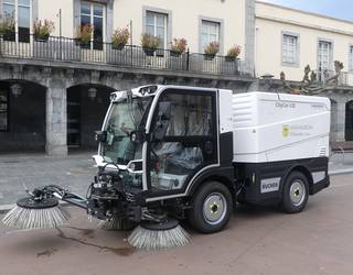 Kaleak garbitzeko makina berria eskuratu du Udalak