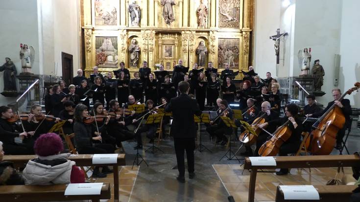 Hodeiertz Abesbatzak eta Arimaz Kamera Orkestrak Gabonetako Kontzertua egin dute