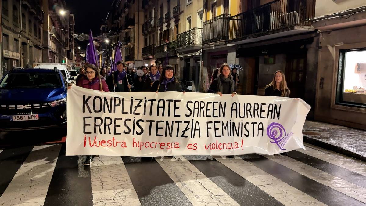 Tolosako Asanblada Feministak "Konplizitate sareen aurrean, erresistentzia feminista" lelopean manifestazioa