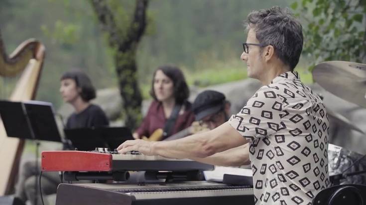 Maddi Oihenartek eta Juantxo Zeberiok lan berria kaleratu dute, LUR