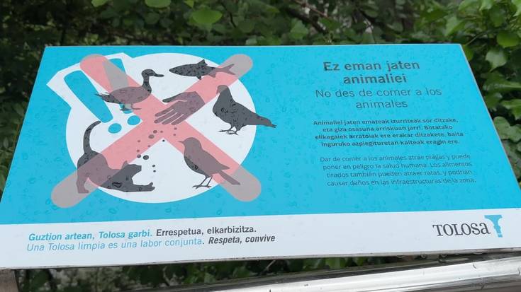Informazio-panel berriak jarri dituzte herriko bost zubietan