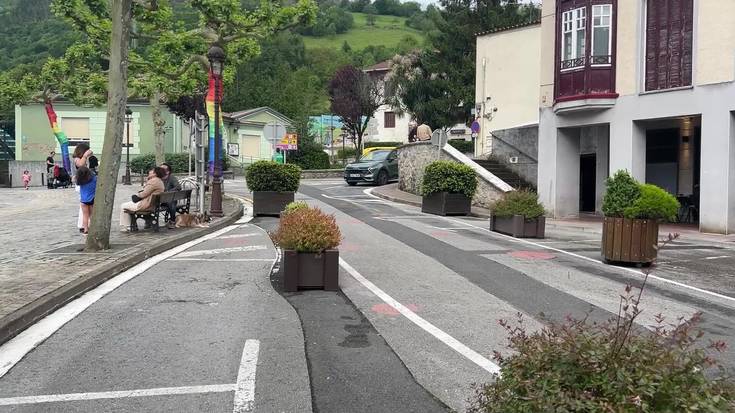 Plaza oinezkoentzat bihurtzeko proiektuaren aurkeztu du Irurako Udalak