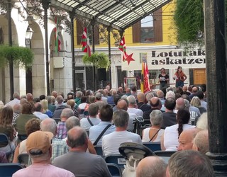 "Loturak askatzera" oroimen ekitaldia egin dute