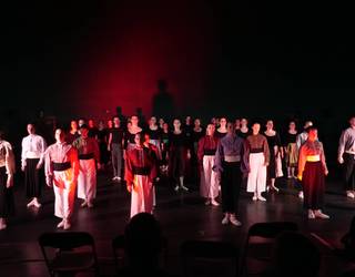 Sutarri dantza taldearen ‘Galdera bat, mila pauso’ ikuskizuna