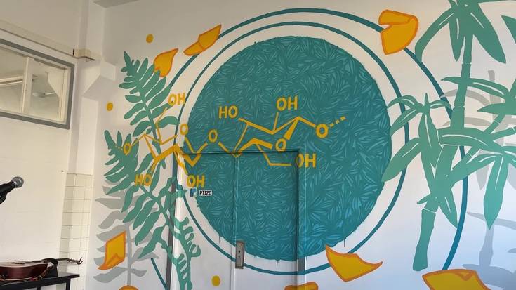 Mural bat egin dute Tolosaldea Lanbide Heziketako ikasleek Garikoitz Murua artistarekin batera