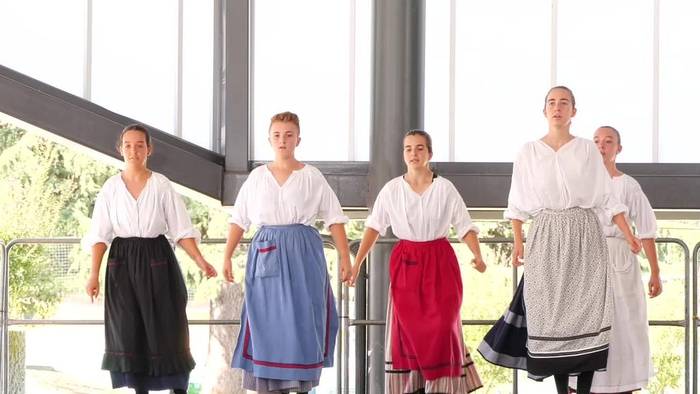 Bukalai dantza taldearen ikasturte amaierako emanaldia