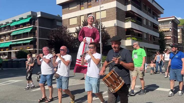 Seaska haurreskolaren 50. urteurrena Besamotza konpartsarekin ospatu dute