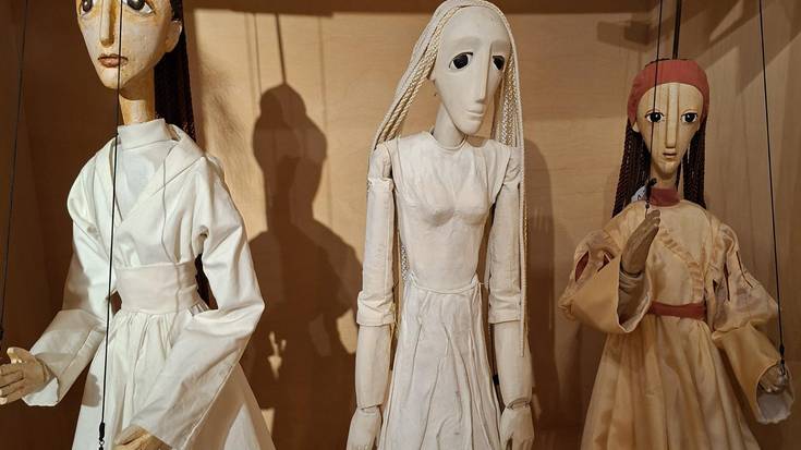 Emakumeek egindako eta emakumeek zuzendutako ikuskizunetan erabilitako txotxongiloen erakusketa